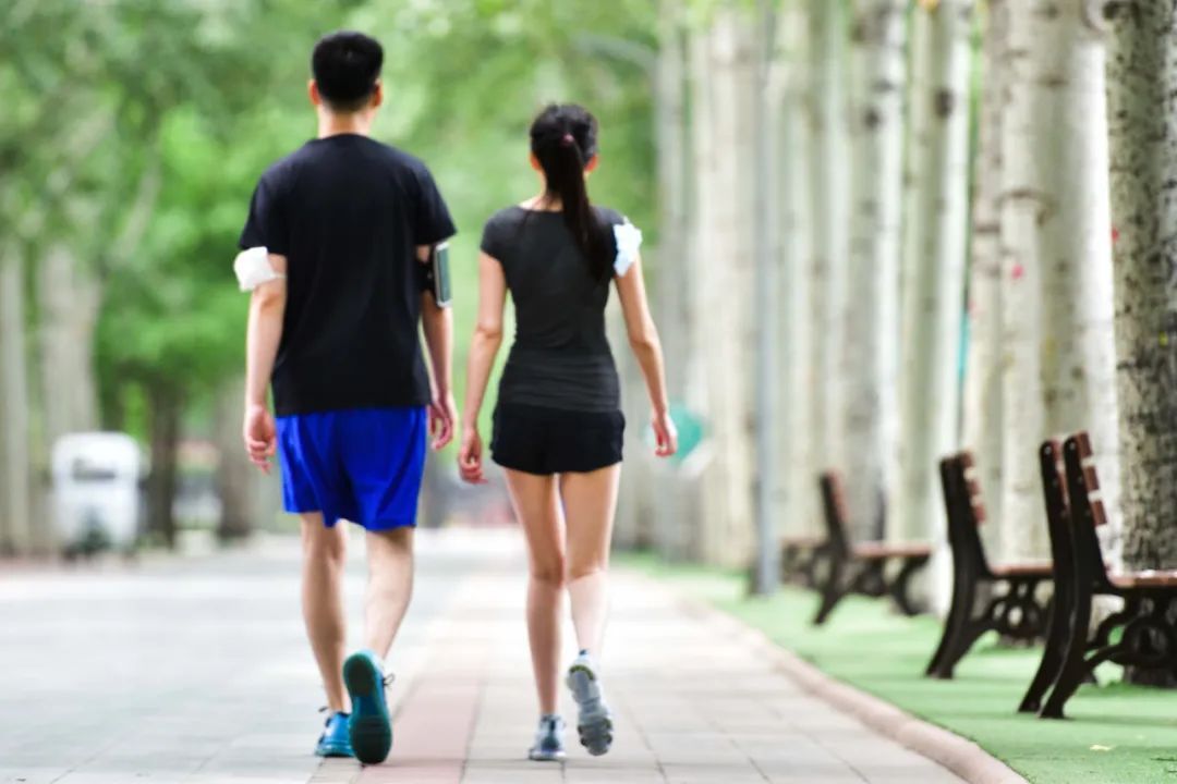 “最好的锻炼就是快走”，降低多种疾病风险，记住3点效果翻倍