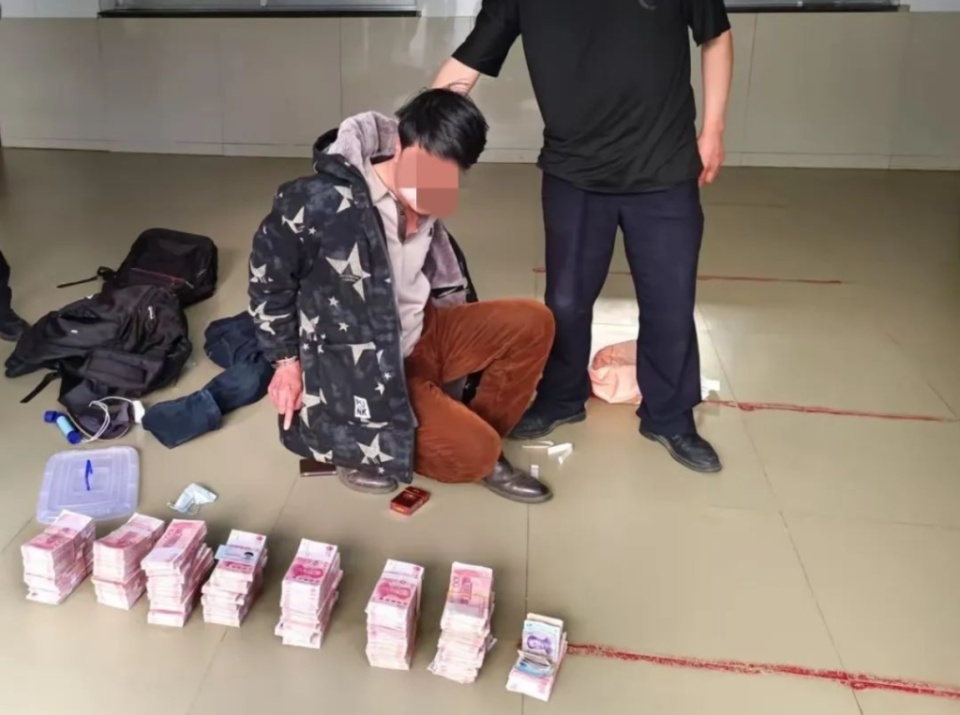 "晚上才敢上街",男子"隐居"却随身携带70多万现金?不对劲! "晚上才敢上街",男子"隐居"却随身携带70多万现金?不对劲!