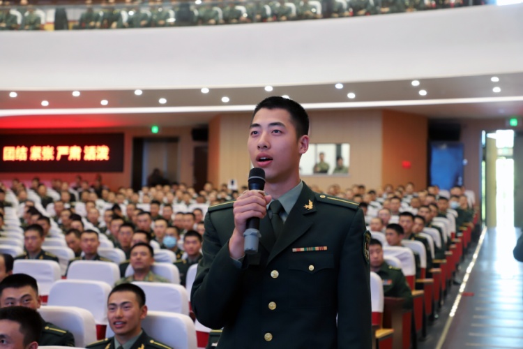 徐枫灿：“忘记自己是女生，记住自己是女飞！”