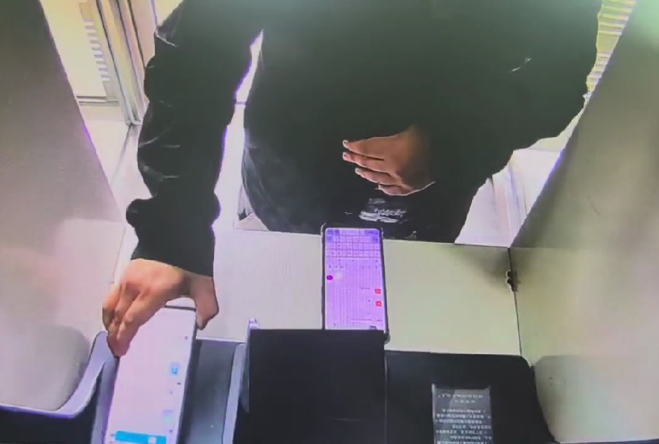 无卡取走35000元？警银联手及时止损