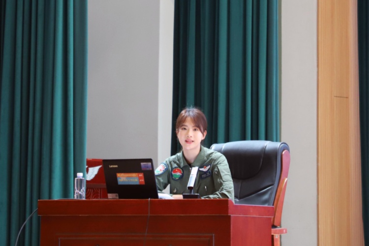 徐枫灿：“忘记自己是女生，记住自己是女飞！”