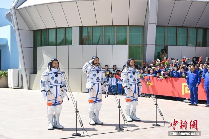 “神箭”再送神舟 技术升级铸“天梯”