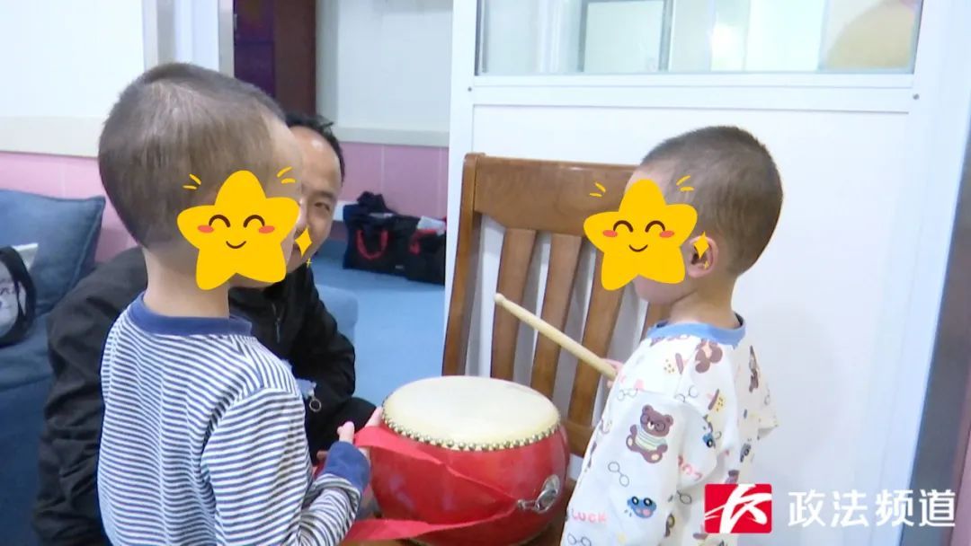 “期待她们喊爸爸！”湖南5岁双胞胎姐妹先天耳聋获赠人工耳蜗，今日首次开机