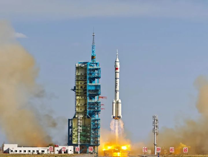 圆满成功！在“东方红一号”发射55载之际开启第20次神舟问天之旅