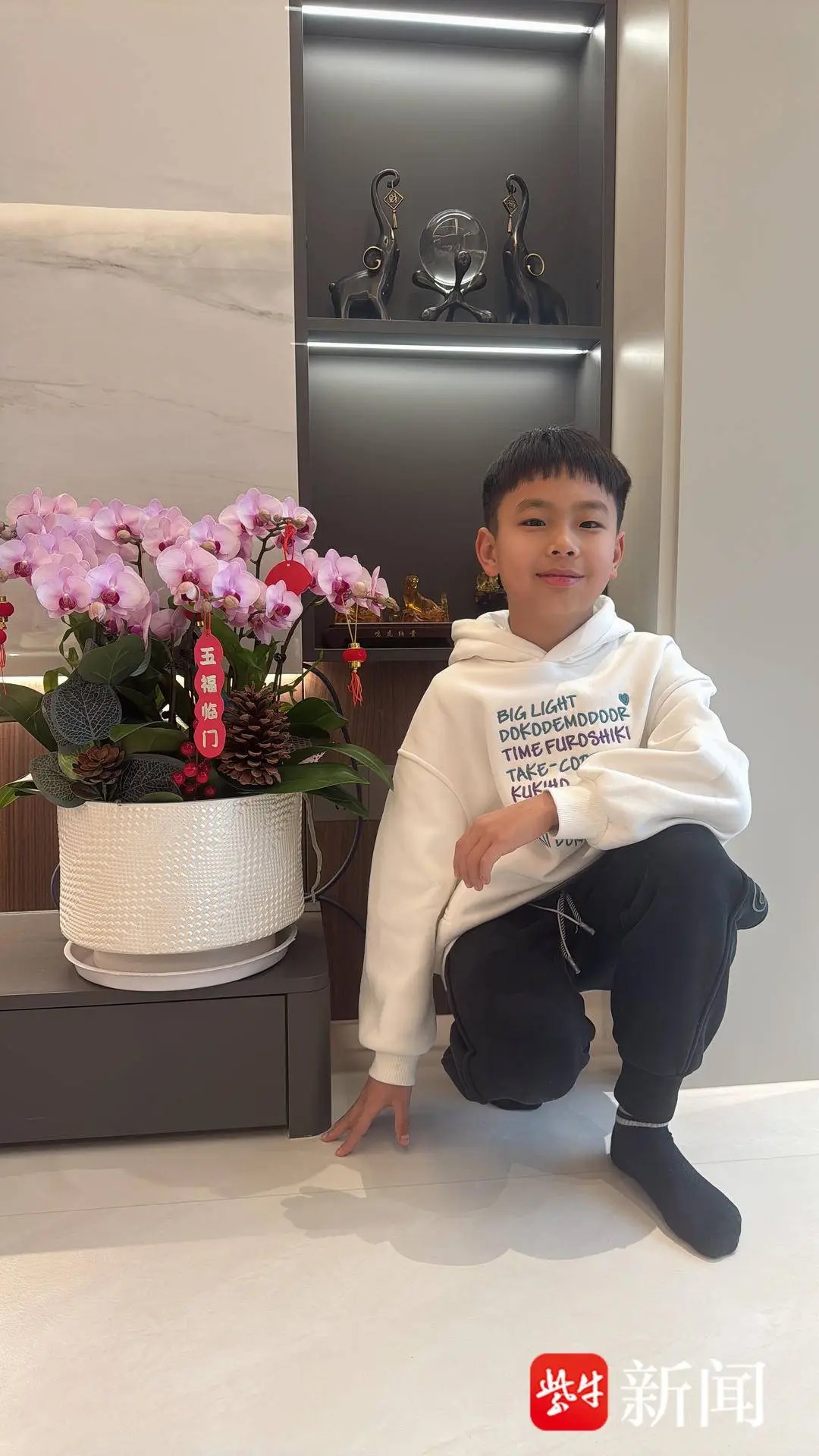 义乌11岁男孩会5国语言，飙英语介绍自家产品