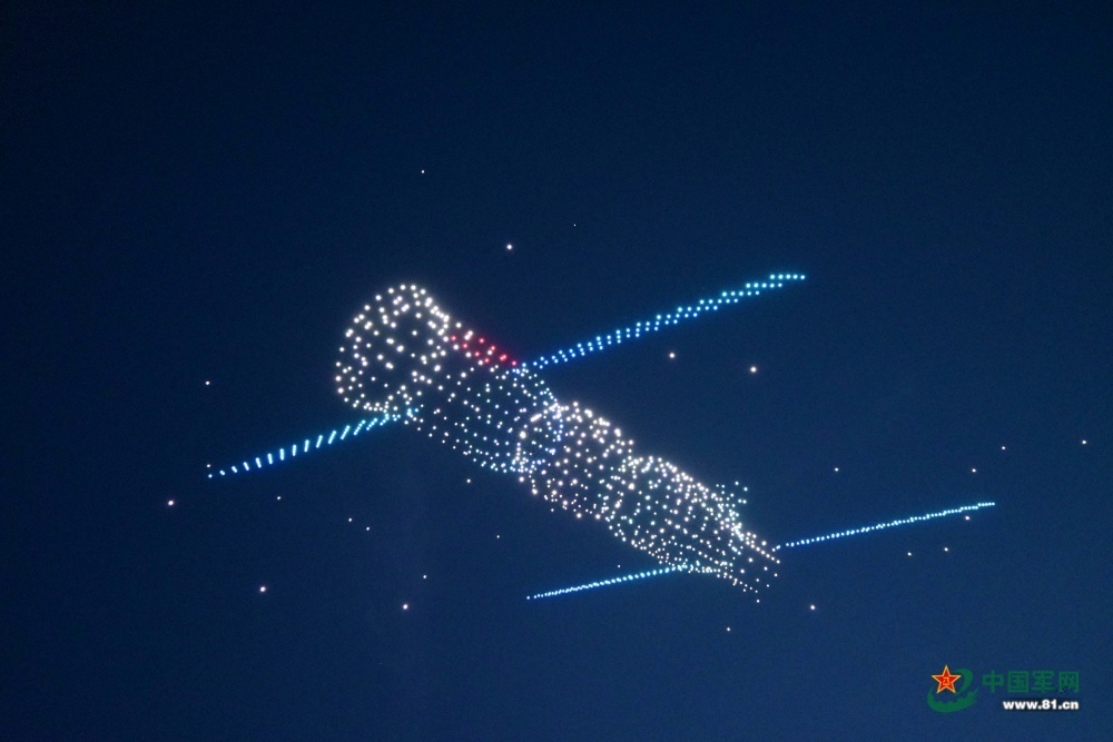 东方红塔架上空千架无人机秀出中国航天的浪漫 东方红塔架上空千架无人机秀出中国航天的浪漫