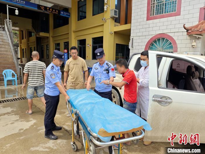中缅边境勐龙通道为3名危重患者开启绿色生命通道
