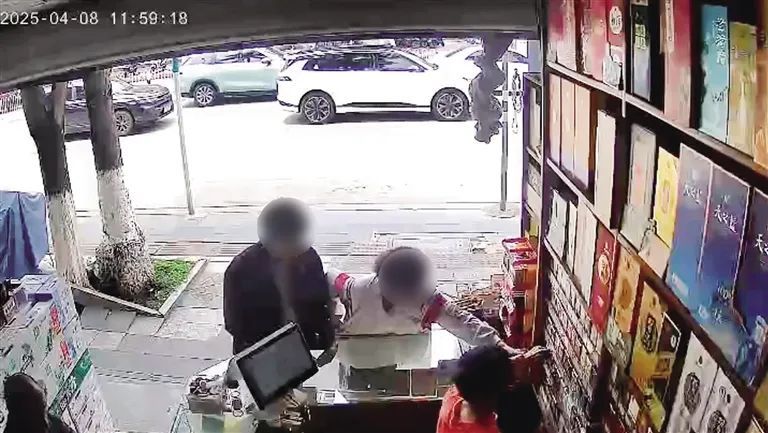 学生穿校服买烟，老板“来者不拒”！海口一商行被立案查处