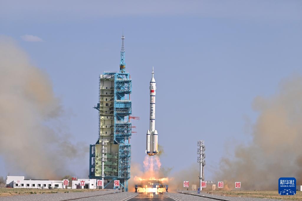 神舟二十号升空