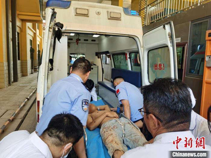中缅边境勐龙通道为3名危重患者开启绿色生命通道