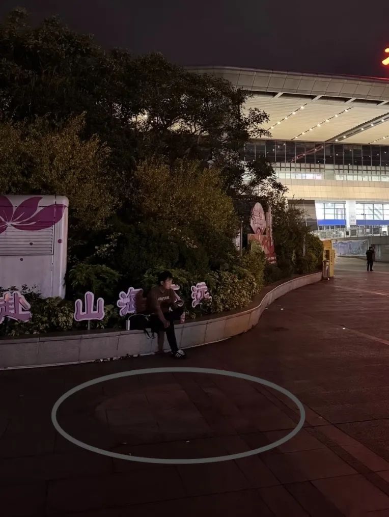 柳州火车站螺蛳粉雕塑被连夜搬走?官方回应 柳州火车站螺蛳粉雕塑被连夜搬走?官方回应