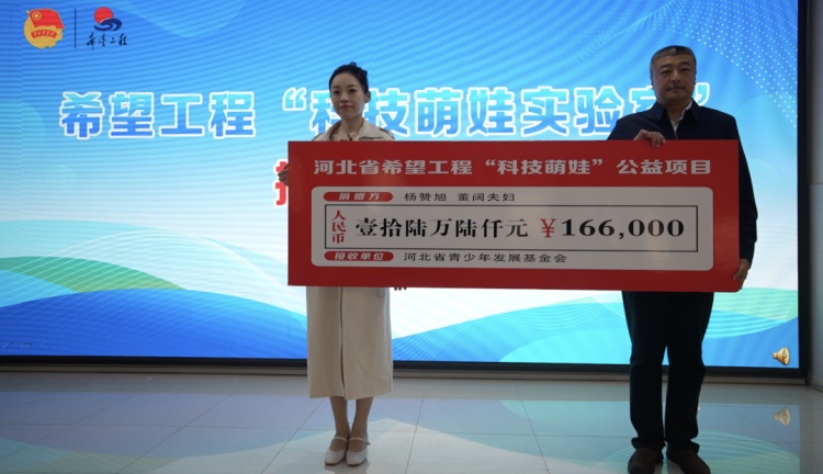 婚礼前夕，“95后”小夫妻决定：不要“三金”和钻石，要石头……