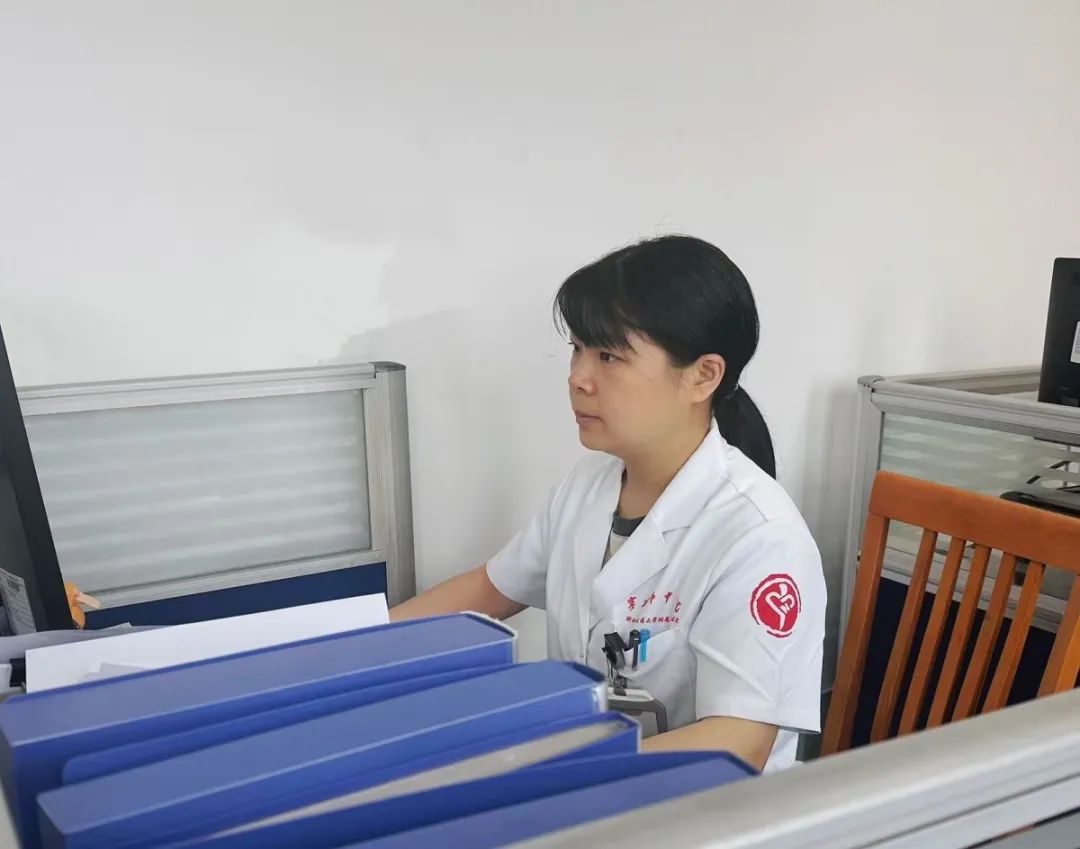 每天盯屏超10小时！她的眼睛被防窥膜“坑惨”