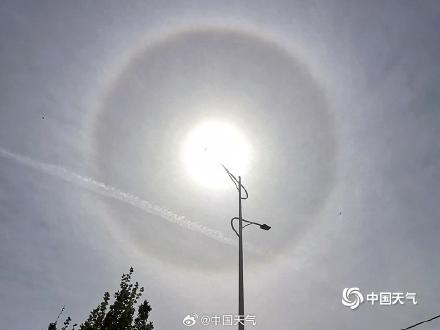 河北巨鹿县出现日晕景观 &nbsp;震撼十足