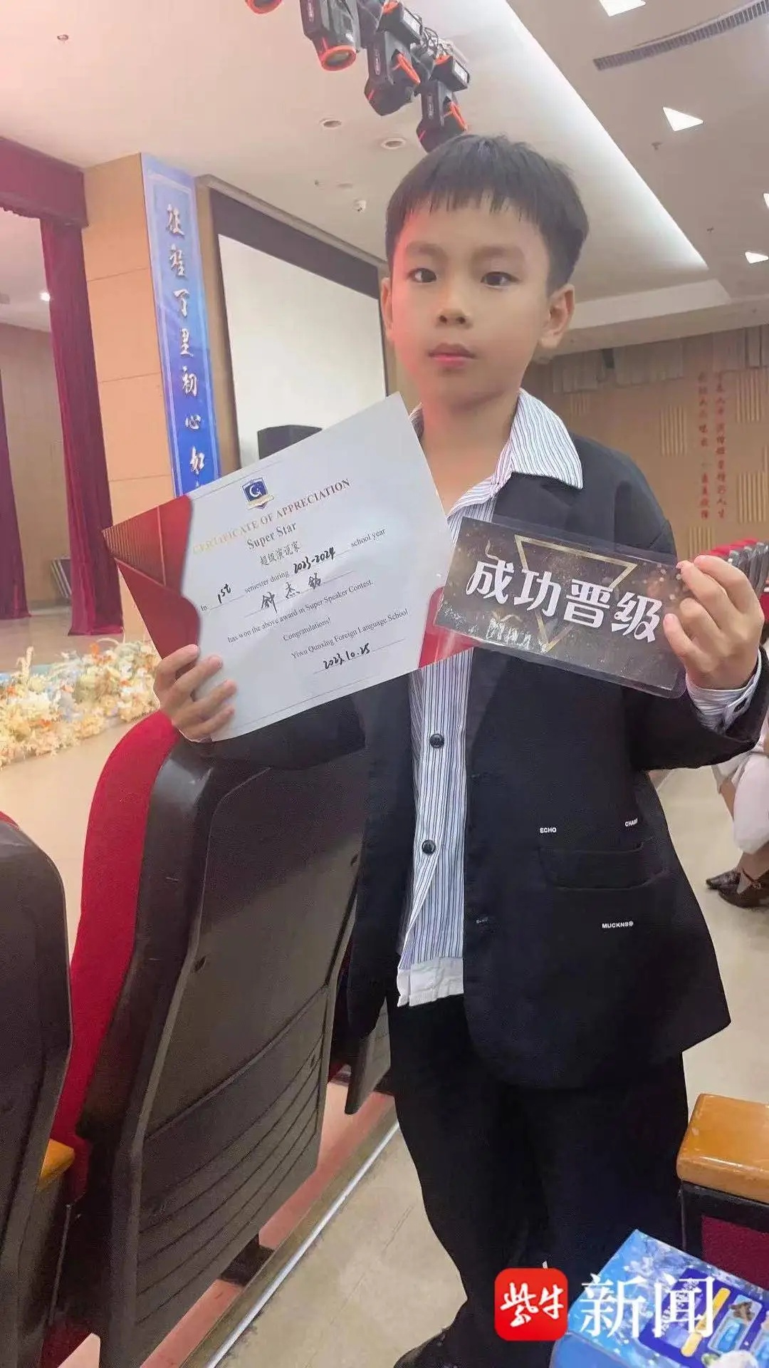 义乌11岁男孩会5国语言，飙英语介绍自家产品