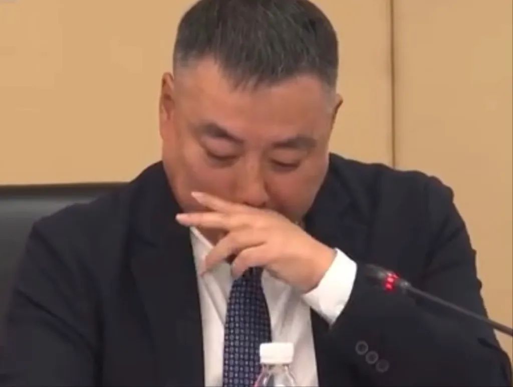 刘国梁总结发言数度哽咽：乒乓球是事业，更是融入血脉的信仰
