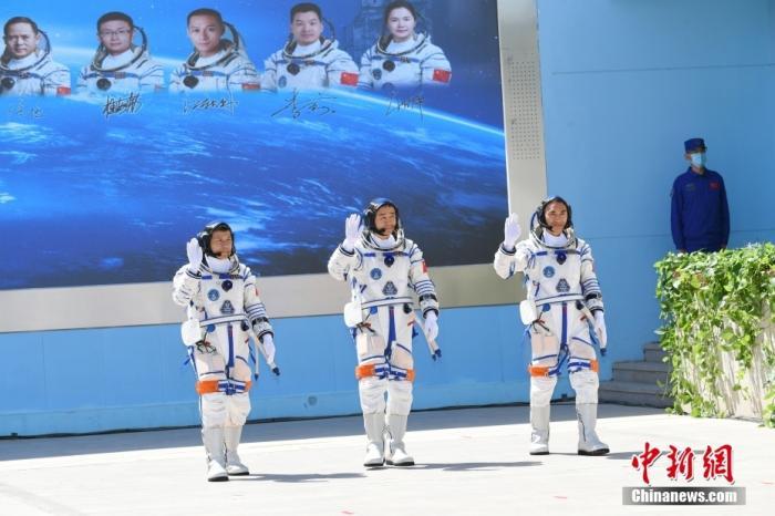 神舟从容再问天 “生命之舟”亮点多