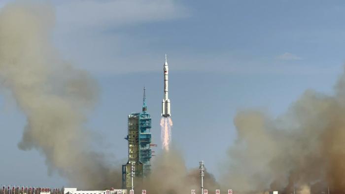 “神箭”再送神舟 技术升级铸“天梯”