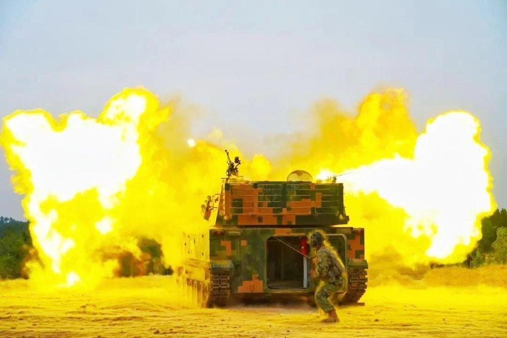 火炎焱！火力分队实弹射击考核现场超燃