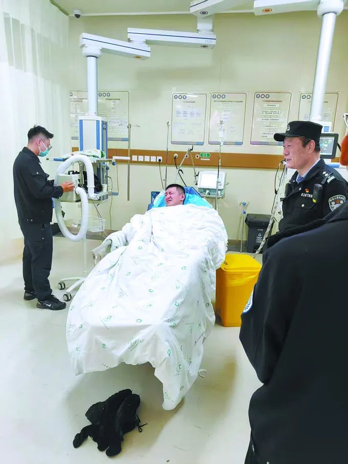 民警杨洋，好样的！