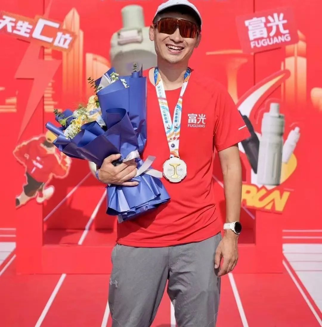 冲上热搜！合肥小伙，48小时爬完5大名山！
