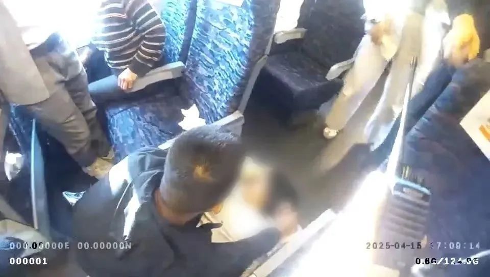 “挨个车厢喊！”“往后窜往后窜！”