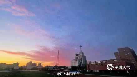 见者皆好运！粉色朝霞扮靓北京天空