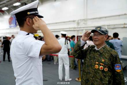 看“舰”,当95岁老兵遇上海南舰 看“舰”,当95岁老兵遇上海南舰