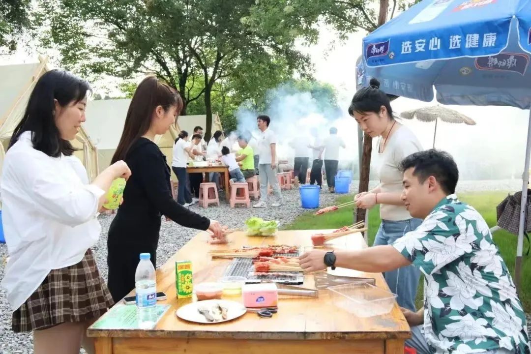 “给同事介绍对象，他俩结婚了！”单位：奖励4000元！