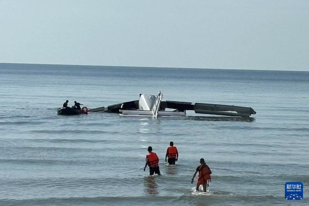 一架警用小型飞机在泰国坠毁致6人遇难