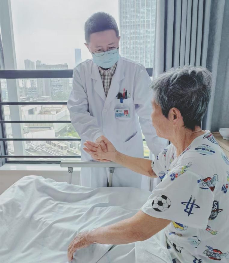 根本不是正常衰老！医生提醒：出现这些症状要就医