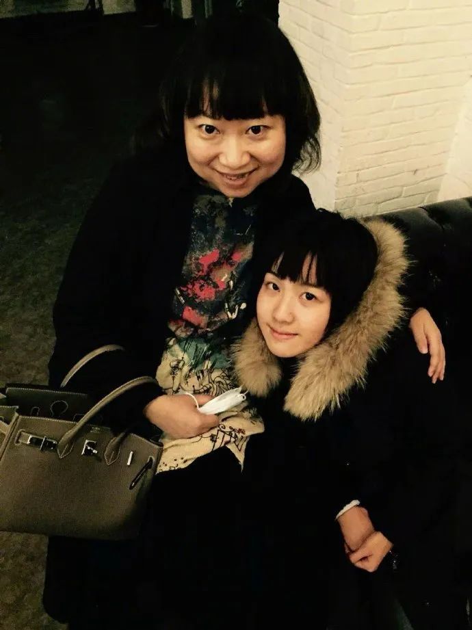 《左耳》上映十周年饶雪漫发文，对关晓彤说“爱让你得到、失去、痛苦，也让你成长”