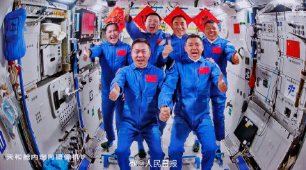 历史一刻!神19神20航天拍下全家福 历史一刻!神19神20航天拍下全家福