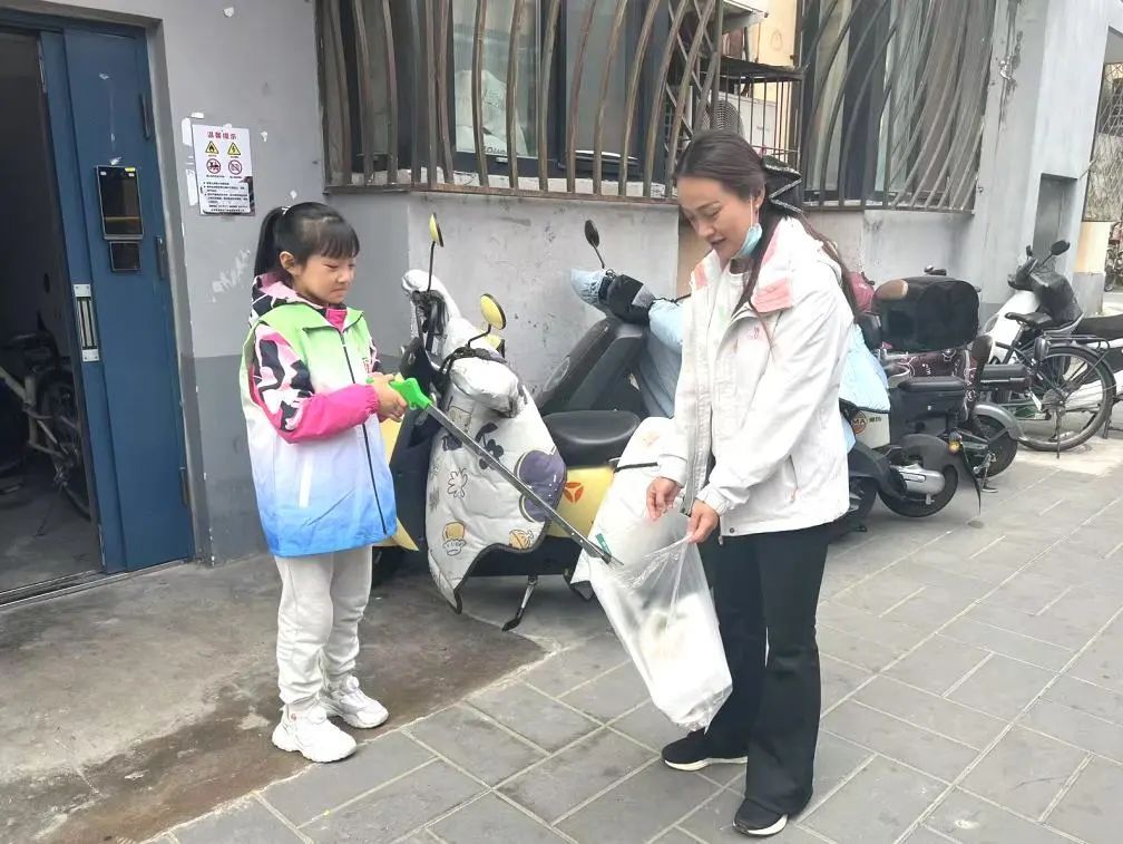 看“小新安”志愿之花在四月天绚丽绽放