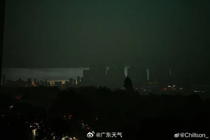 “一秒天黑”还将上演？珠三角未来几日仍有暴雨