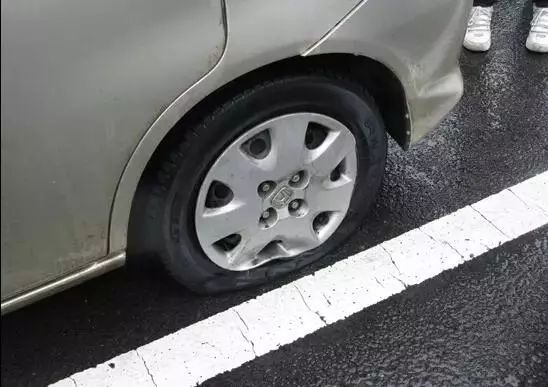 这些都是汽车爆胎前的征兆 一定要注意！