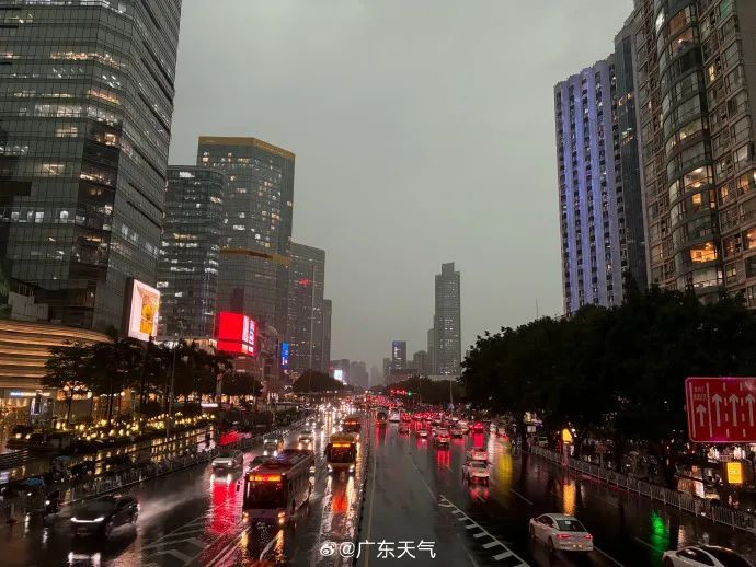 “一秒天黑”还将上演？珠三角未来几日仍有暴雨