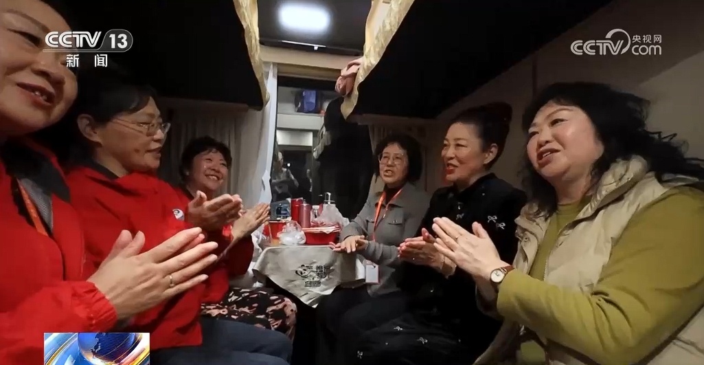 “银发列车”为何一票难求？