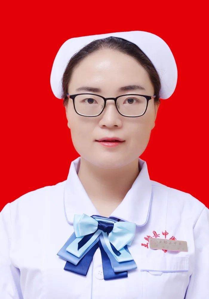 在K2188次列车上救人的医护人员，是她