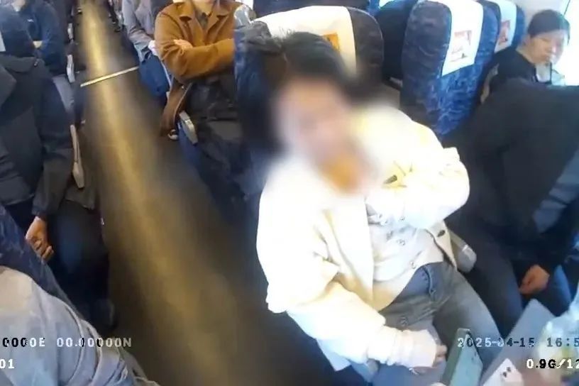 “挨个车厢喊！”“往后窜往后窜！”