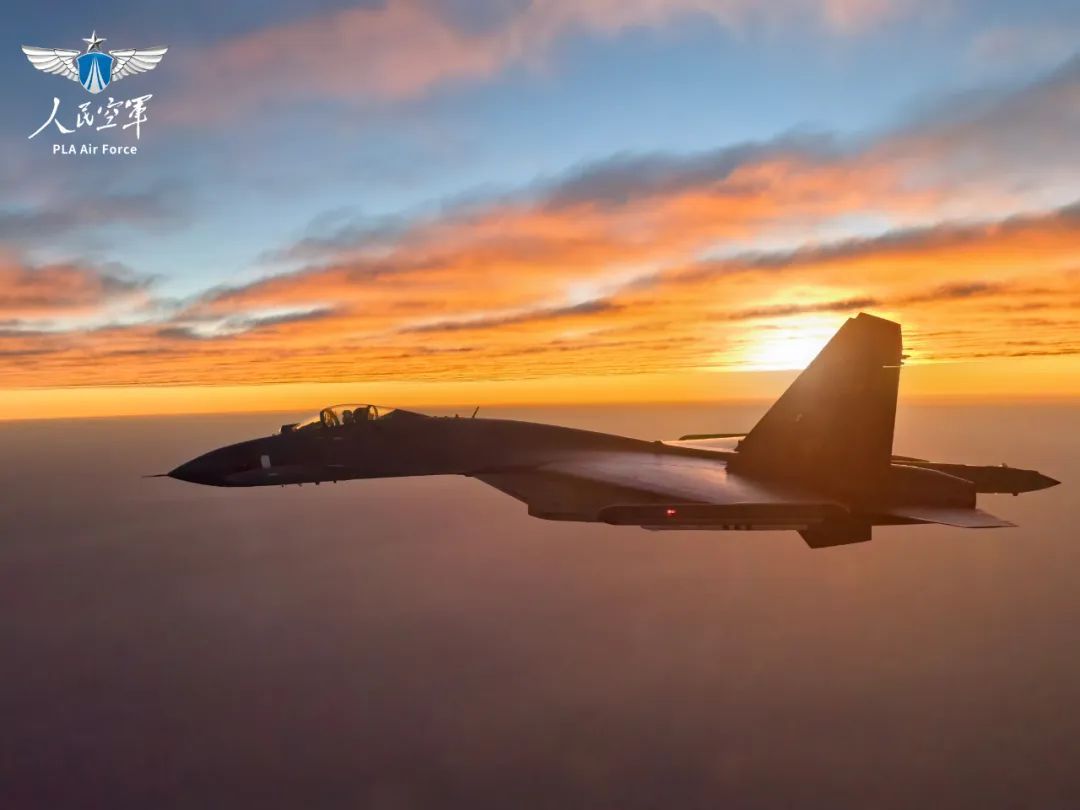 “敌跟踪！”刚升空就被锁定，他们这样绝地反击