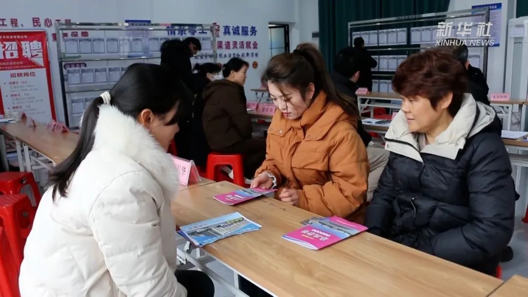 月薪6k还能接送娃,“妈妈岗”让留守妇女不再两难 月薪6k还能接送娃,“妈妈岗”让留守妇女不再两难