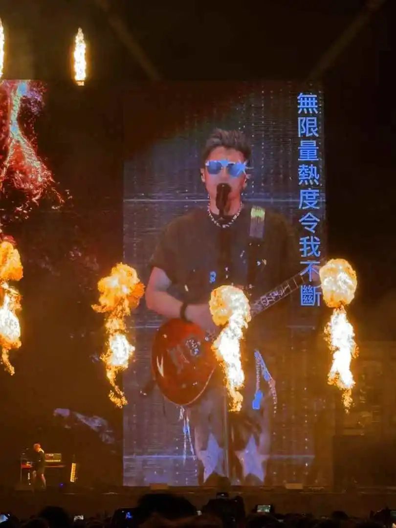 谢霆锋时隔20年开唱，燃炸了！