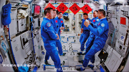 “全家福”!神19神20航天员笑得好灿烂 “全家福”!神19神20航天员笑得好灿烂