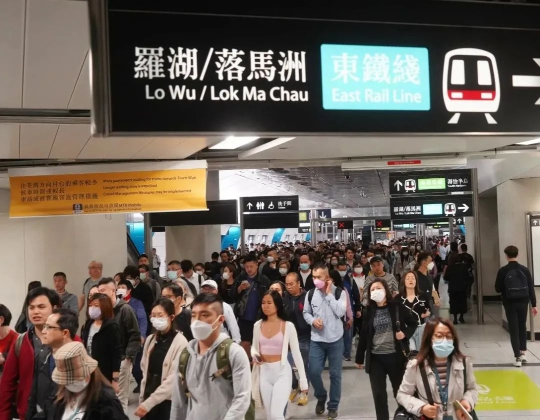 “五一”访港约571万人次,出境高峰期→ “五一”访港约571万人次,出境高峰期→