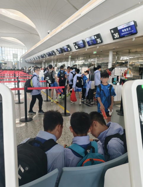 春假大军已出动！这是今天下午的杭州东站