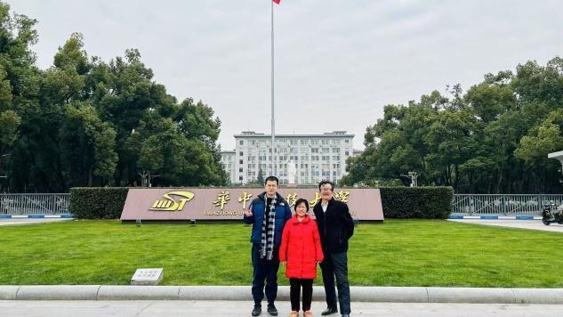 28岁小伙谈“瞒着父母考上北大”：现在妈妈睡着都会笑醒