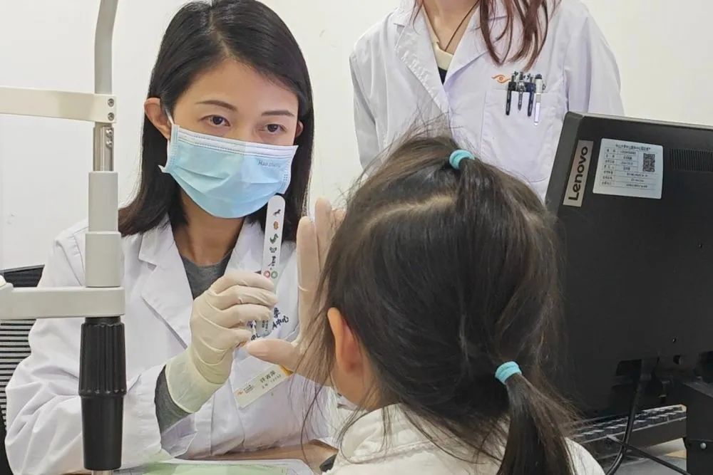 好多家长买，“大路灯”真能护眼防近视？