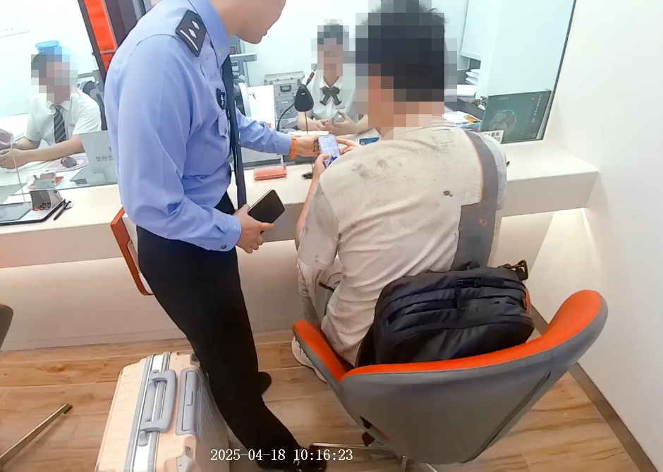 澳洲留学生飞8800公里到四川取现85万元,警方紧急阻拦!被骗细节曝光 澳洲留学生飞8800公里到四川取现85万元,警方紧急阻拦!被骗细节曝光