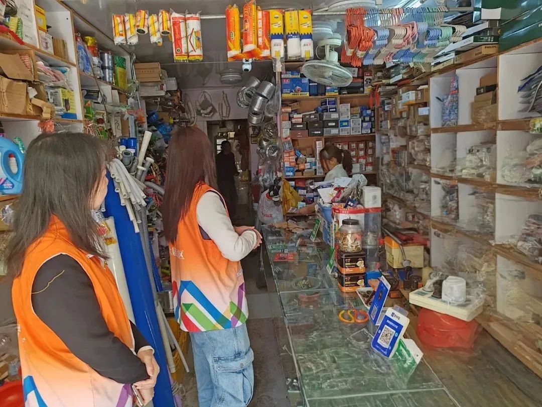 上海街头惊现数百只蜜蜂盘旋！聚集成巨大“定时炸弹”...启动应急预案→